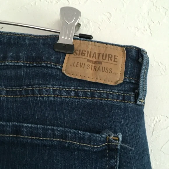 Signature by Levi Strauss & Co. Mid-Rise Bootcut Jeans - Size 16S - Dark Wash - Picture 3 of 10